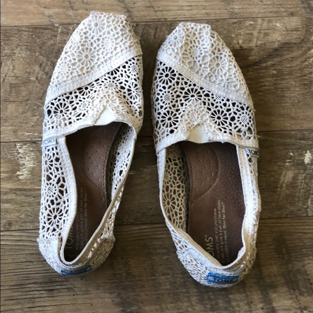 Cream Lace Toms